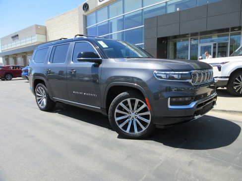 Used 2023 Jeep Grand Wagoneer Series II w/ Premium Group II AWD/4WD image 15