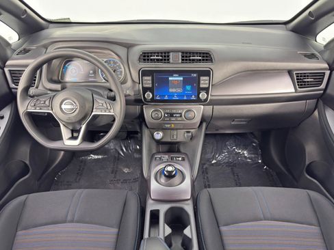 Used 2025 Nissan Leaf S image 11