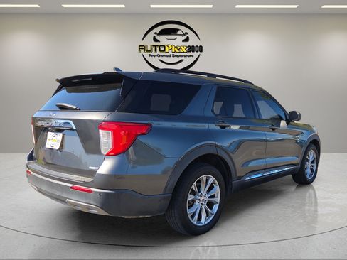 Used 2020 Ford Explorer XLT w/ Equipment Group 202A AWD/4WD image 7