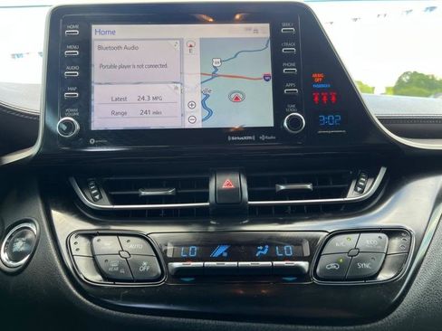 Used 2019 Toyota C-HR Limited FWD image 11