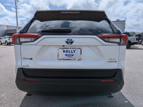 Used 2023 Toyota RAV4 XLE Premium image 7