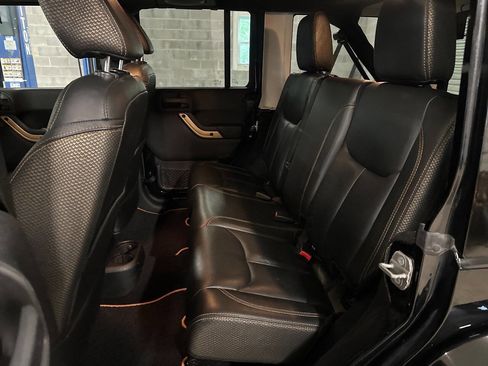 Used 2014 Jeep Wrangler Unlimited Sahara image 14