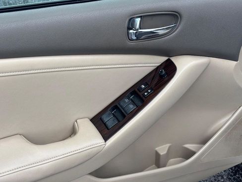 Used 2011 Nissan Altima 2.5 SL w/ 2.5SL Pkg FWD image 12