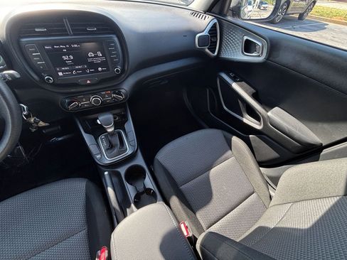 Used 2025 Kia Soul LX w/ LX Technology Package FWD image 33