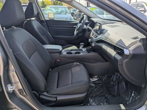 Used 2025 Nissan Altima 2.5 SV FWD image 29