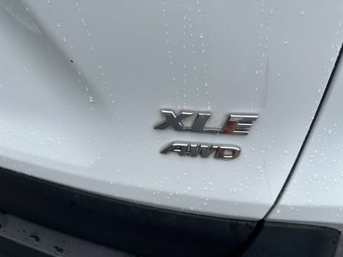 Used 2019 Toyota RAV4 XLE Premium AWD/4WD image 13