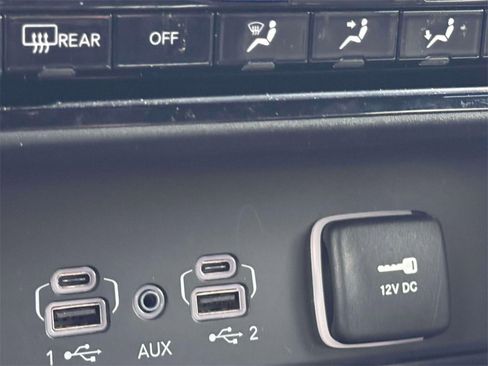 Used 2024 Jeep Grand Cherokee L Limited w/ Luxury Tech Group II image 24