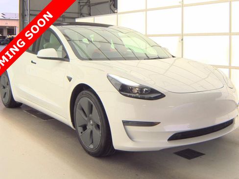 Used 2022 Tesla Model 3 Standard Range RWD image 3