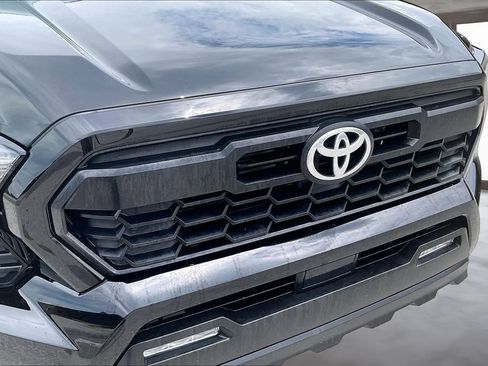 Used 2024 Toyota Tacoma TRD Off-Road AWD/4WD image 30