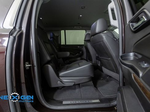Used 2020 Chevrolet Suburban LT w/ Luxury Package AWD/4WD image 37