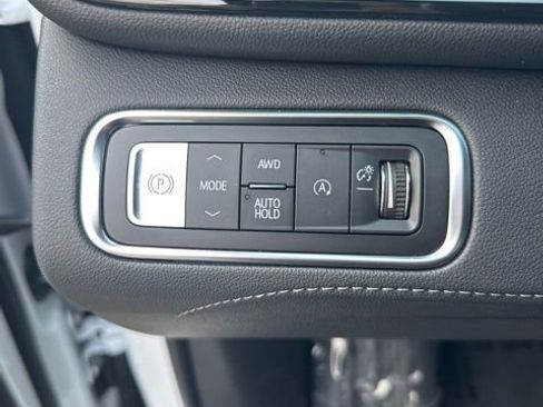 Used 2025 Buick Enclave Preferred image 36