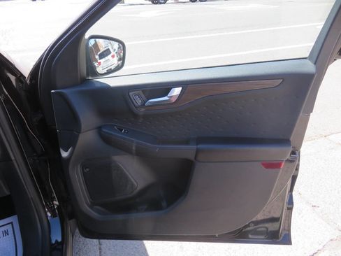 Used 2020 Ford Escape Titanium image 28