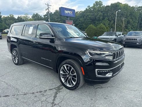 Used 2024 Jeep Wagoneer L Series III w/ Premium Group I AWD/4WD image 7