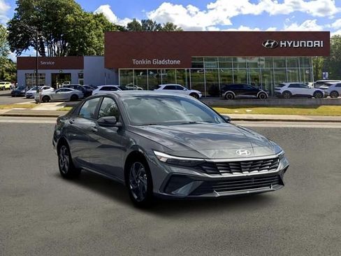 New 2026 Hyundai Elantra Sport FWD image 11