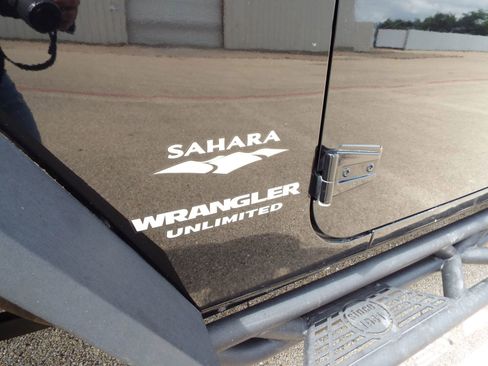 Used 2010 Jeep Wrangler Unlimited Sahara AWD/4WD image 11
