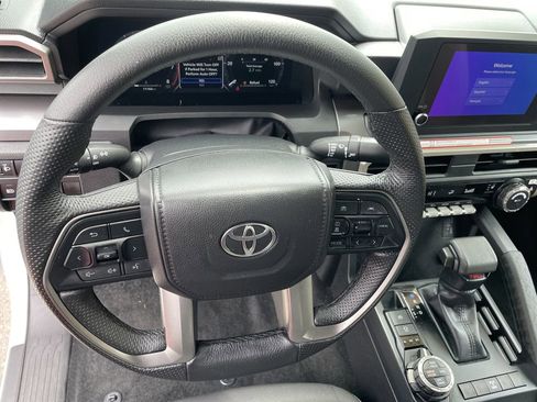 Certified 2025 Toyota Tacoma TRD Off-Road AWD/4WD image 16