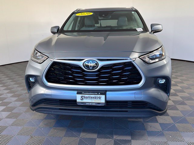 Used 2020 Toyota Highlander XLE AWD/4WD image 3