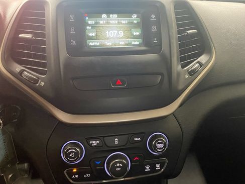 Used 2015 Jeep Cherokee Latitude AWD/4WD image 9