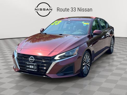 Used 2023 Nissan Altima 2.5 SV FWD image 2