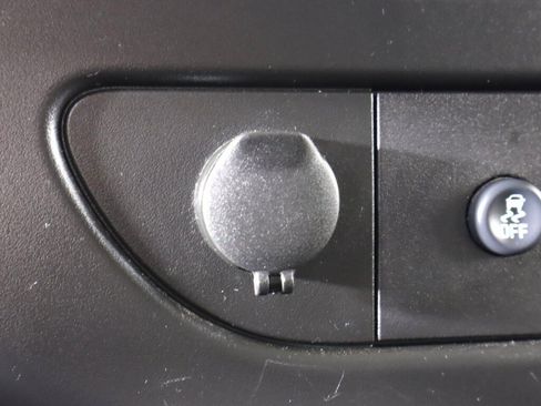 Used 2020 Chevrolet Express 3500 w/ Driver Convenience Package RWD image 21