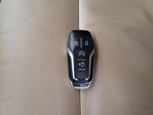 Used 2017 Ford Explorer XLT w/ Equipment Group 202A FWD image 32