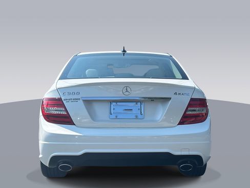 Used 2012 Mercedes-Benz C 300 4MATIC Sedan image 4