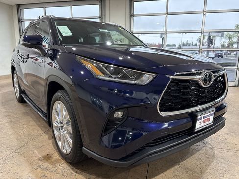 New 2026 Toyota Highlander Limited image 4