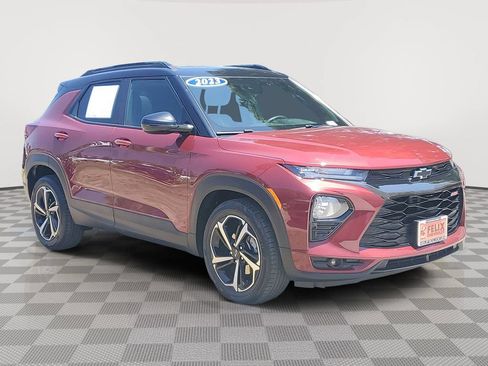 Used 2023 Chevrolet TrailBlazer RS w/ Sun and Liftgate Package FWD image 3