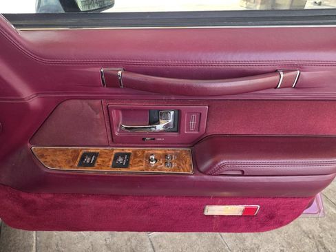 Used 1993 Lincoln Town Car Executive RWD image 19