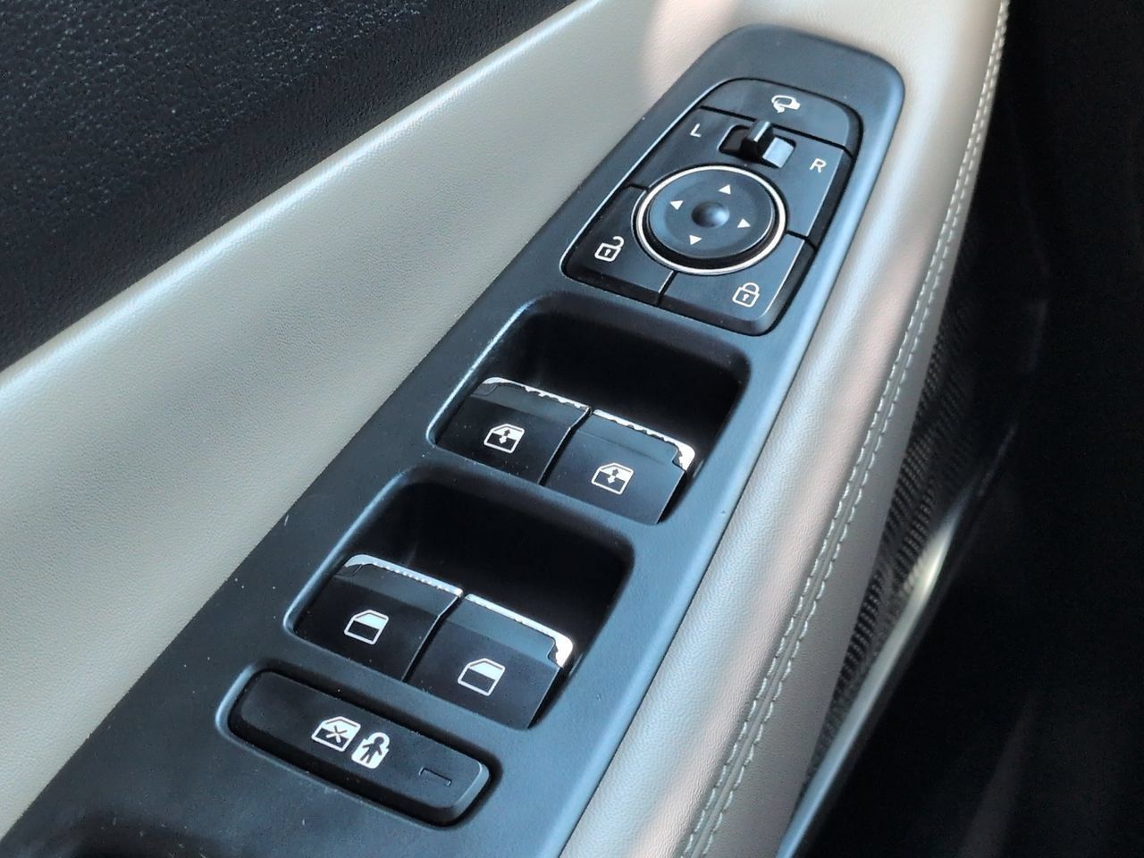 Used 2021 Hyundai Santa Fe Limited w/ Cargo Package FWD image 26