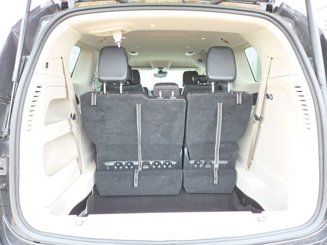 Used 2023 Chrysler Pacifica Touring-L FWD image 23