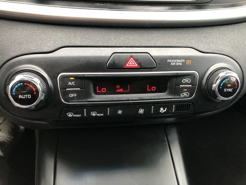 Used 2019 Kia Sorento AWD V6 image 27