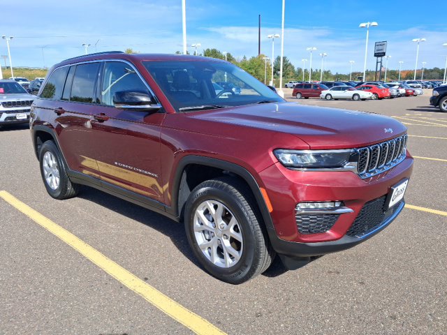 Used 2023 Jeep Grand Cherokee Limited w/ Luxury Tech Group II AWD/4WD image 2