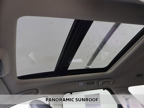 Used 2024 Nissan Pathfinder SL w/ SL Premium Package image 3