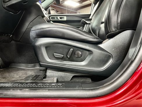 Used 2022 Ford Explorer XLT w/ Equipment Group 202A image 12