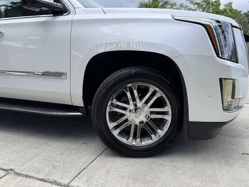 Used 2017 Cadillac Escalade 2WD image 13