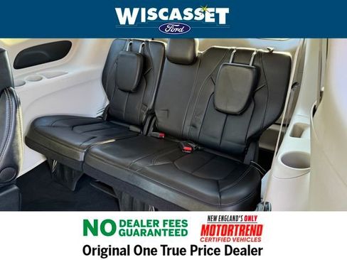 Used 2024 Chrysler Pacifica Touring-L image 8