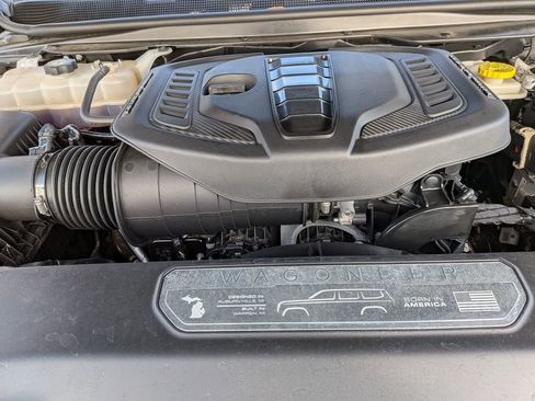 Used 2024 Jeep Wagoneer Series III AWD/4WD image 12