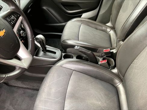 Used 2020 Chevrolet Trax LT w/ LT Convenience Package AWD/4WD image 20