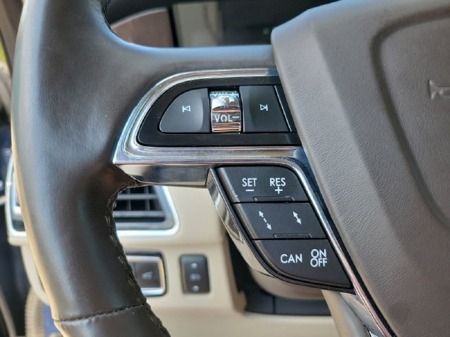 Used 2018 Lincoln Navigator Select w/ Technology Package RWD image 36