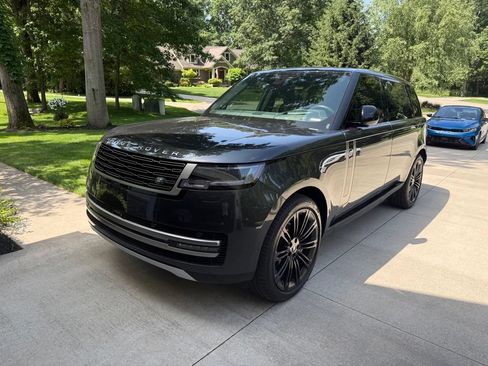 Used 2025 Land Rover Range Rover Long Wheelbase SE AWD/4WD image 3