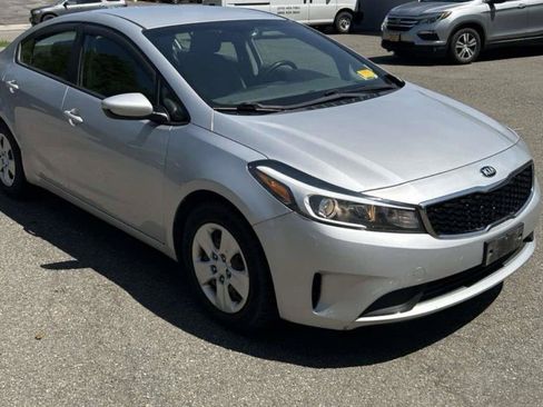 Used 2018 Kia Forte LX FWD image 1