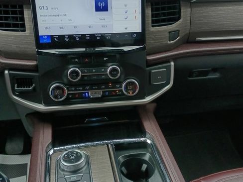 Used 2024 Ford Expedition Limited RWD image 9