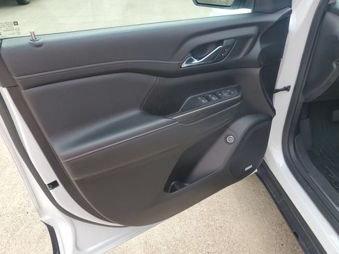 Used 2023 GMC Acadia SLT FWD image 28