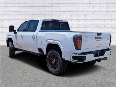 Used 2024 GMC Sierra 2500 AT4 w/ Technology Package AWD/4WD image 3
