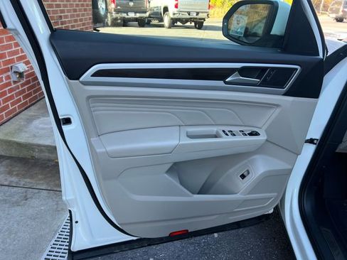 Used 2023 Volkswagen Atlas SE image 17