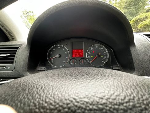 Used 2009 Volkswagen Rabbit S FWD image 25