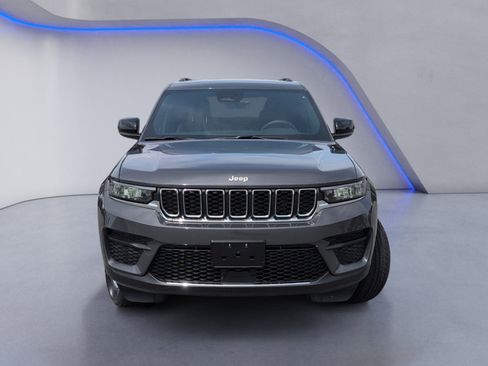Used 2025 Jeep Grand Cherokee Laredo RWD image 12