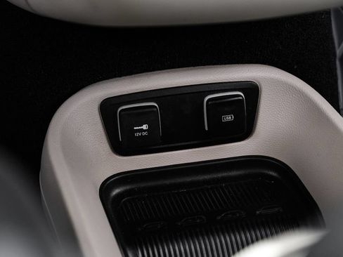 Used 2018 Chrysler Pacifica Touring-L Plus w/ Advanced Safetytec Group FWD image 27