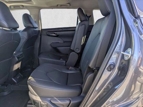 New 2025 Toyota Highlander LE image 15